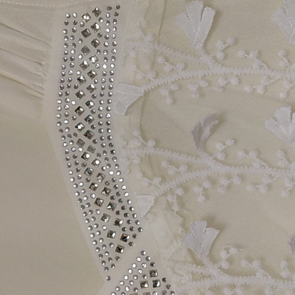 Beautiful Dressy Top - Picture 5 of 6